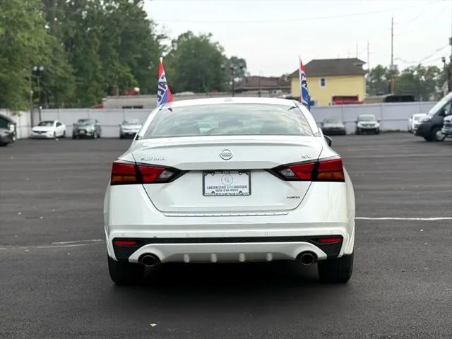 Photo of 2020 Pearl White Tricoat Nissan Altima