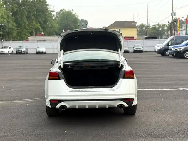 Photo of 2020 Pearl White Tricoat Nissan Altima