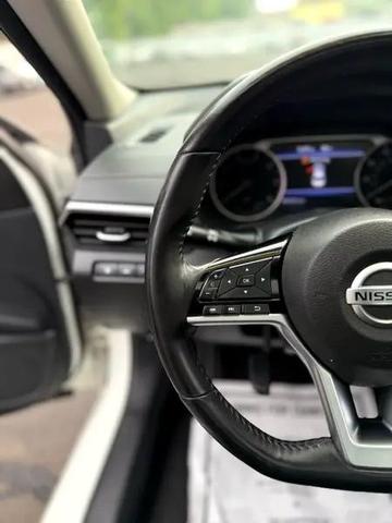 Photo of 2020 Pearl White Tricoat Nissan Altima