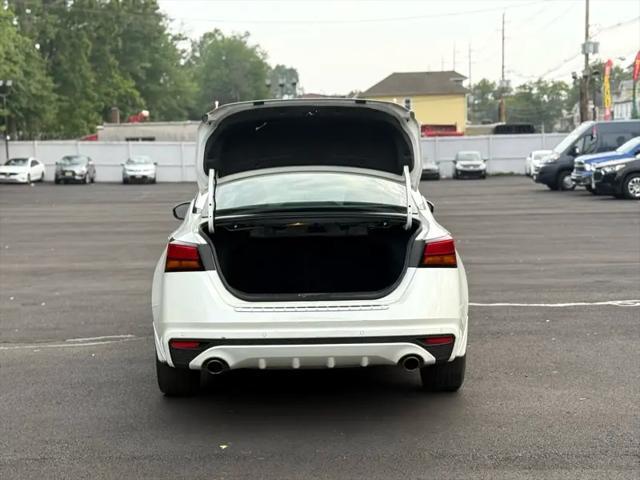 Photo of 2020 Pearl White Tricoat Nissan Altima