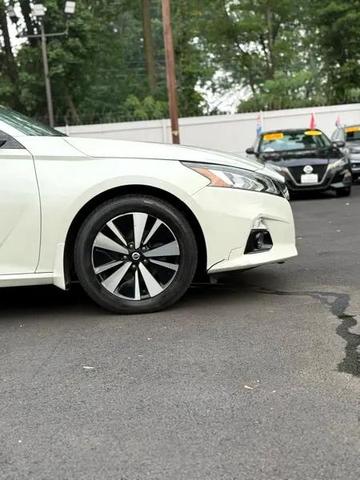 Photo of 2020 Pearl White Tricoat Nissan Altima