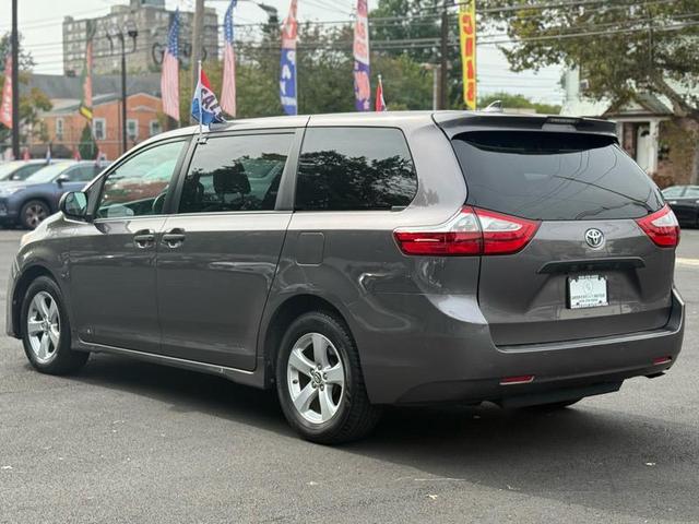 Photo of 2019 Predawn Gray Mica Toyota Sienna