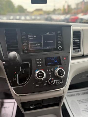 Photo of 2019 Predawn Gray Mica Toyota Sienna