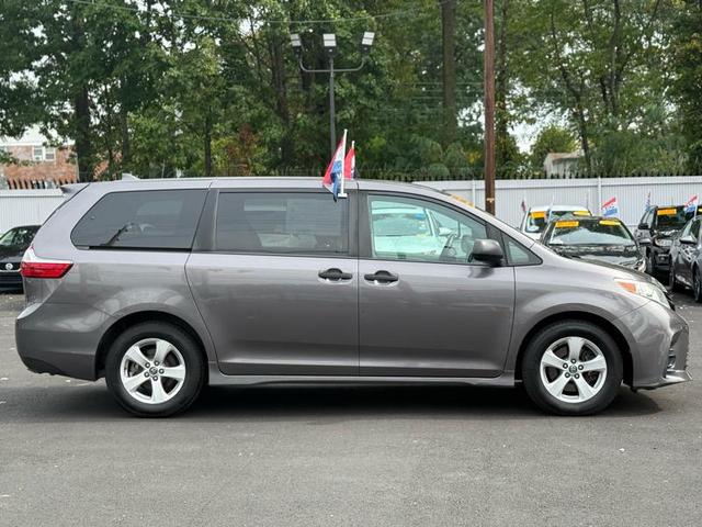 Photo of 2019 Predawn Gray Mica Toyota Sienna