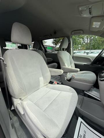 Photo of 2019 Predawn Gray Mica Toyota Sienna