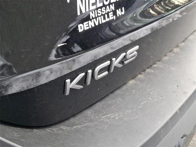 Photo of 2025 Super Black Nissan Kicks