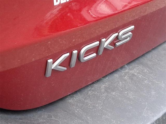 Photo of 2025 Scarlet Nissan Kicks