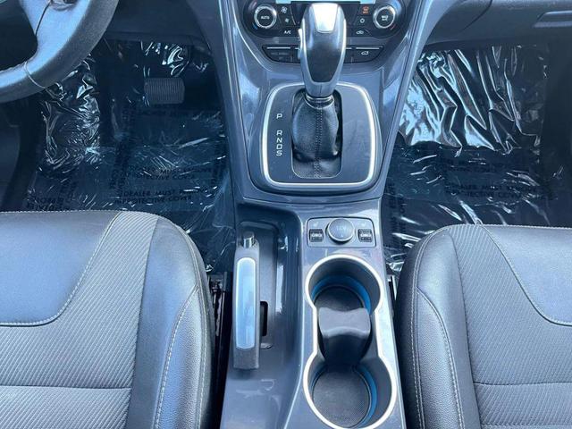 Photo of 2013 White Platinum Tricoat Ford Escape