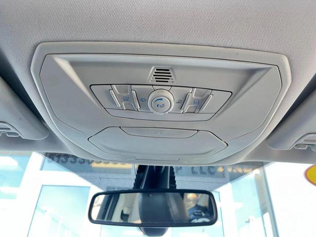 Photo of 2013 White Platinum Tricoat Ford Escape