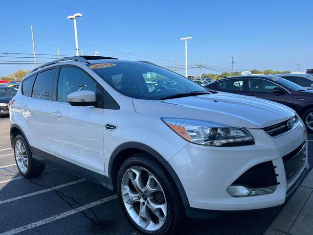 Photo of 2013 White Platinum Tricoat Ford Escape