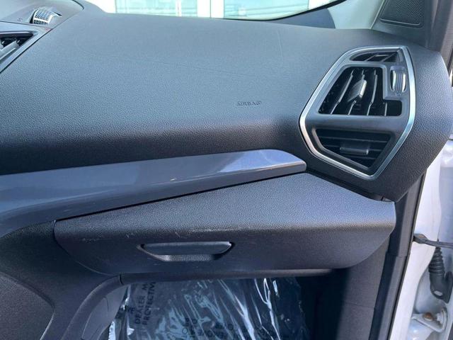 Photo of 2013 White Platinum Tricoat Ford Escape