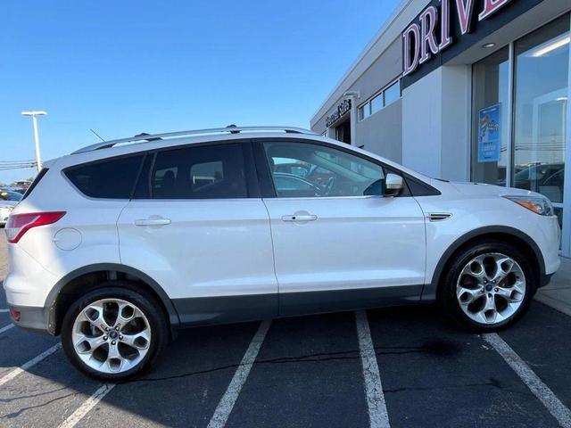 Photo of 2013 White Platinum Tricoat Ford Escape