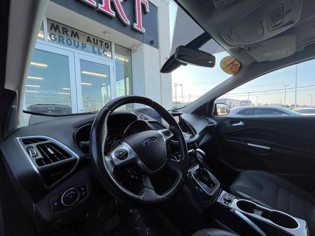 Photo of 2013 White Platinum Tricoat Ford Escape