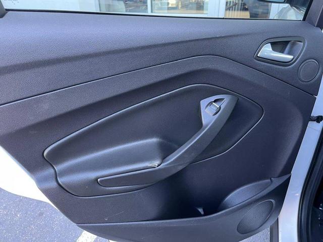 Photo of 2013 White Platinum Tricoat Ford Escape
