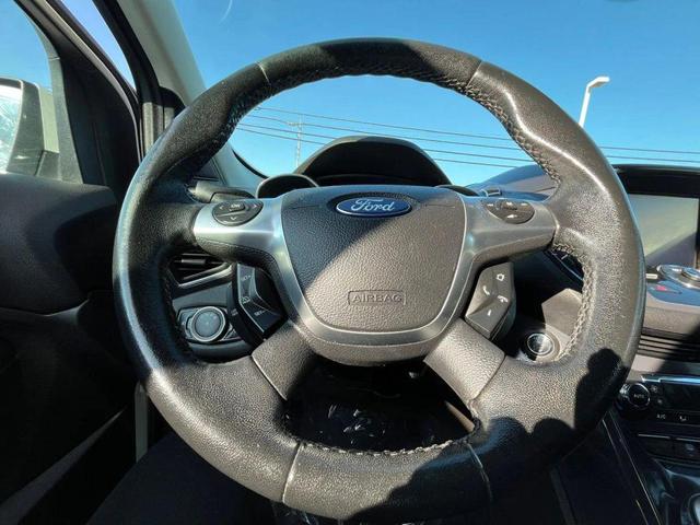 Photo of 2013 White Platinum Tricoat Ford Escape