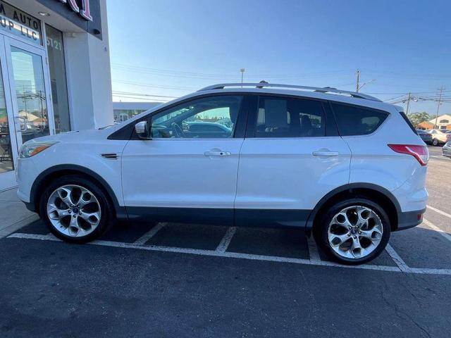 Photo of 2013 White Platinum Tricoat Ford Escape