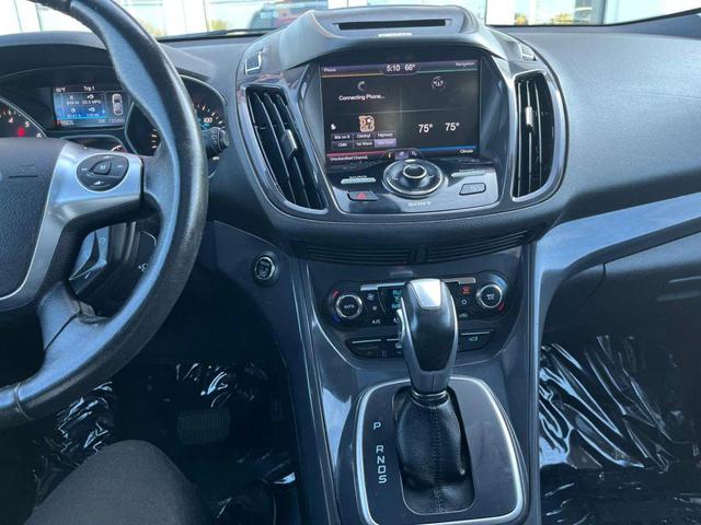 Photo of 2013 White Platinum Tricoat Ford Escape