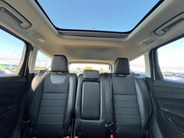Photo of 2013 White Platinum Tricoat Ford Escape