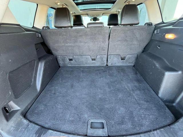 Photo of 2013 White Platinum Tricoat Ford Escape