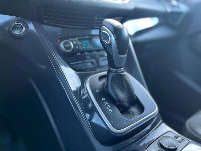 Photo of 2013 White Platinum Tricoat Ford Escape