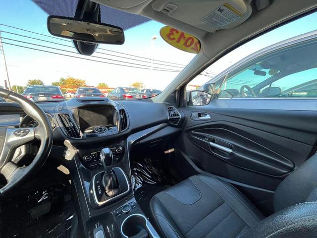Photo of 2013 White Platinum Tricoat Ford Escape
