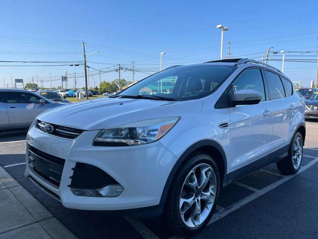 Photo of 2013 White Platinum Tricoat Ford Escape