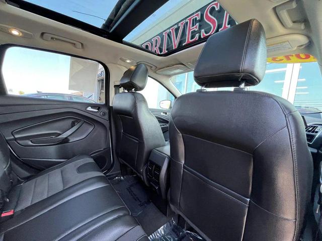 Photo of 2013 White Platinum Tricoat Ford Escape
