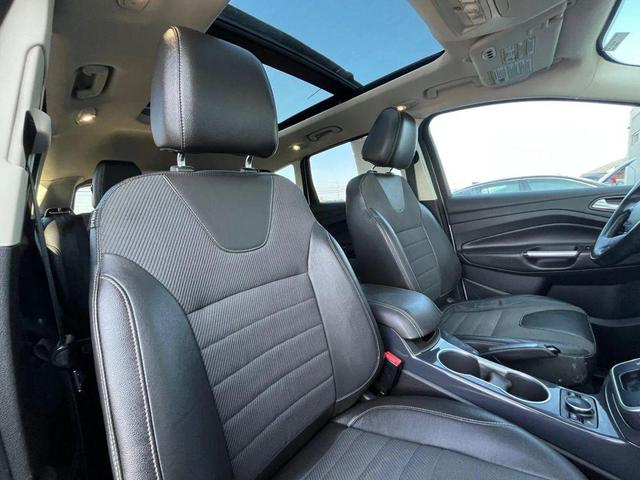 Photo of 2013 White Platinum Tricoat Ford Escape