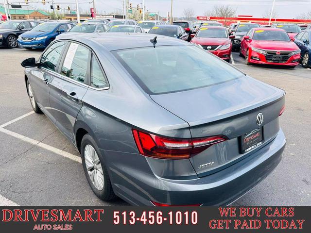 Photo of 2019 Platinum Gray Metallic Volkswagen Jetta