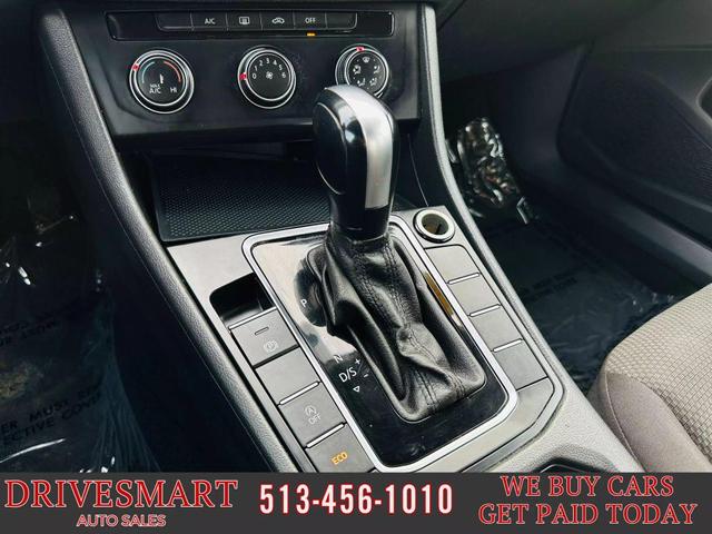 Photo of 2019 Platinum Gray Metallic Volkswagen Jetta