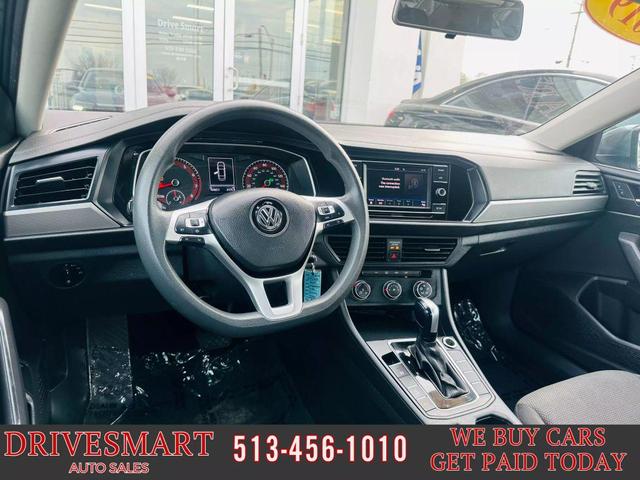 Photo of 2019 Platinum Gray Metallic Volkswagen Jetta