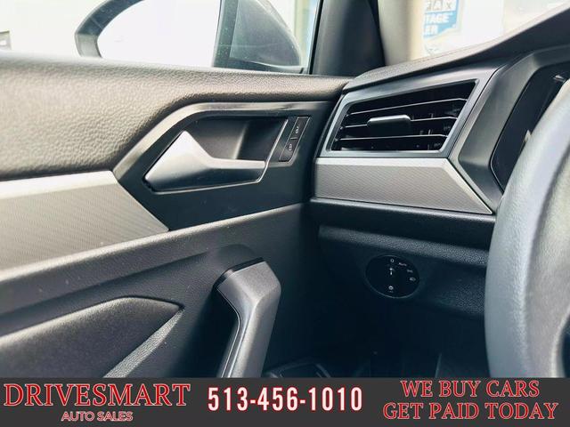 Photo of 2019 Platinum Gray Metallic Volkswagen Jetta