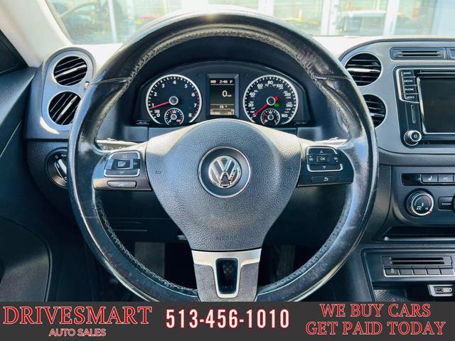Photo of 2017 Reflex Silver Metallic Volkswagen Tiguan