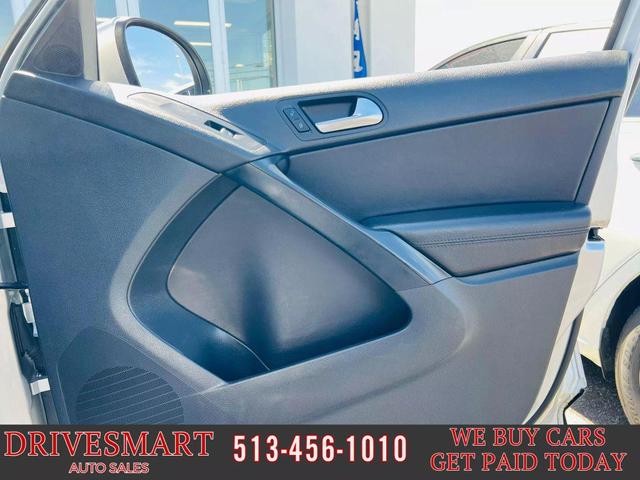 Photo of 2017 Reflex Silver Metallic Volkswagen Tiguan