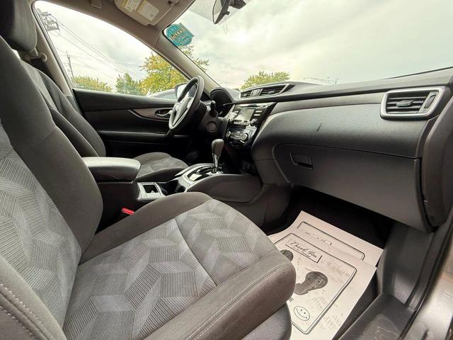 Photo of 2016 Gun Metallic Nissan Rogue