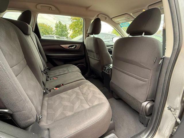 Photo of 2016 Gun Metallic Nissan Rogue