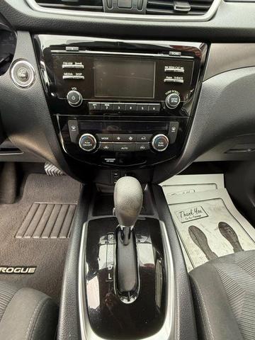 Photo of 2016 Gun Metallic Nissan Rogue