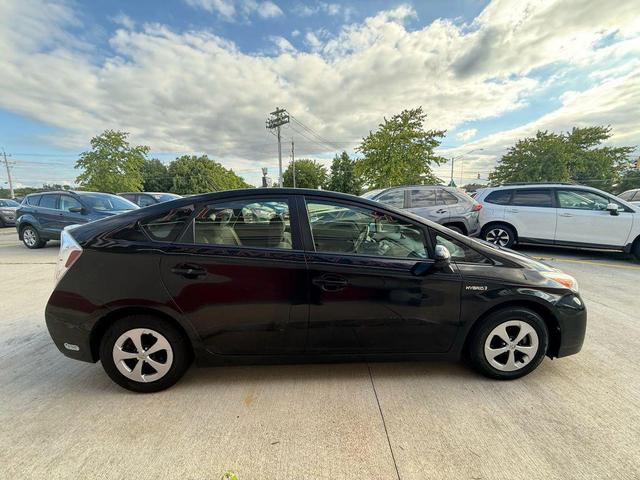 Photo of 2015 Winter Gray Metallic Toyota Prius