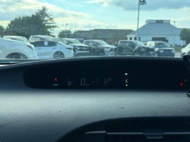 Photo of 2015 Winter Gray Metallic Toyota Prius