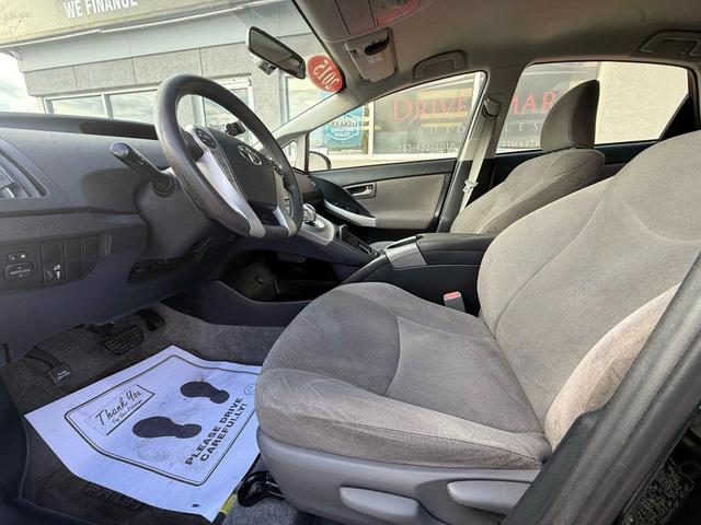 Photo of 2015 Winter Gray Metallic Toyota Prius