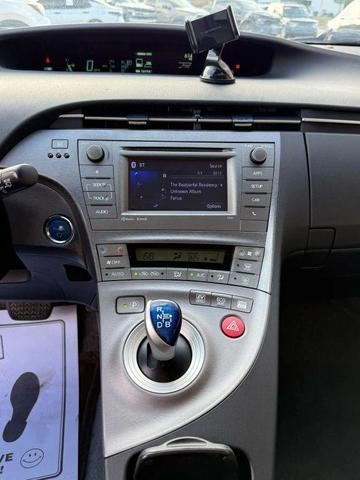 Photo of 2015 Winter Gray Metallic Toyota Prius