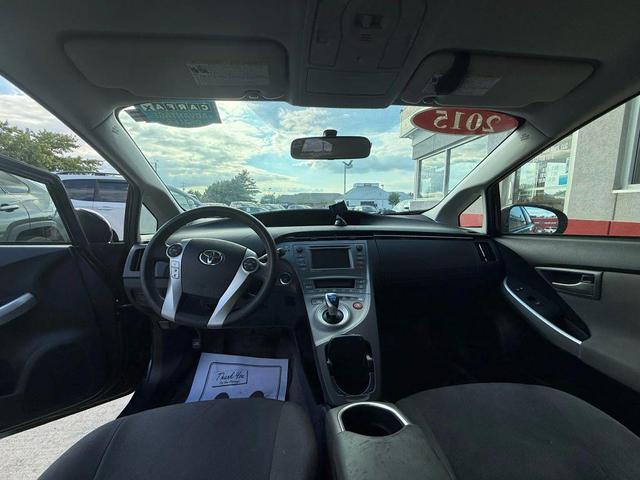 Photo of 2015 Winter Gray Metallic Toyota Prius