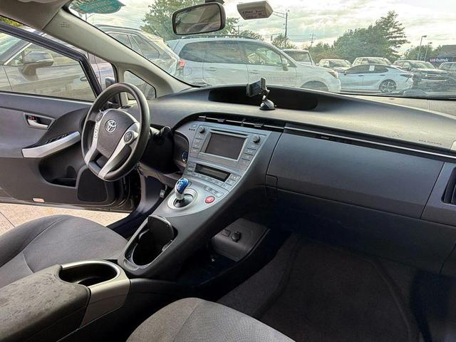 Photo of 2015 Winter Gray Metallic Toyota Prius