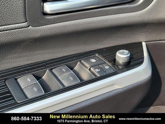 Photo of 2025 Midnight Black Metallic Toyota Sienna