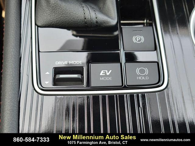 Photo of 2025 Midnight Black Metallic Toyota Sienna