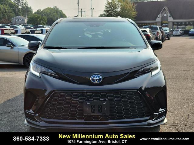 Photo of 2025 Midnight Black Metallic Toyota Sienna