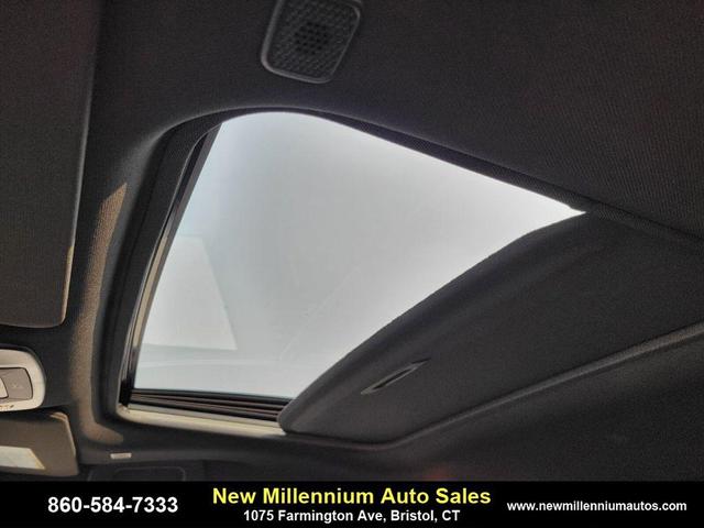 Photo of 2025 Midnight Black Metallic Toyota Sienna