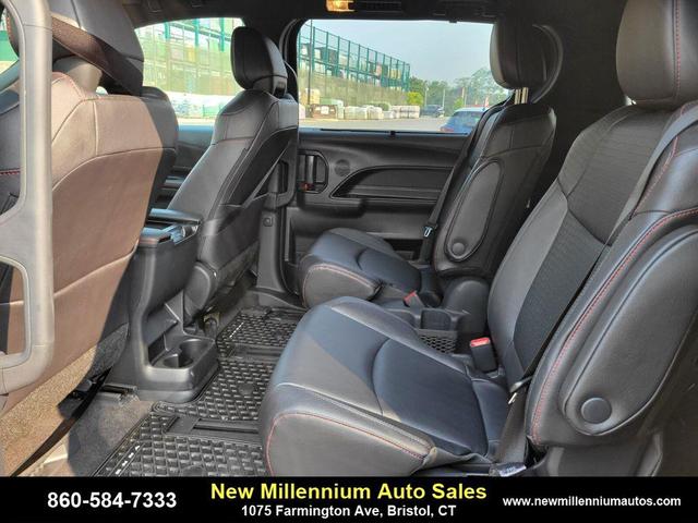 Photo of 2025 Midnight Black Metallic Toyota Sienna