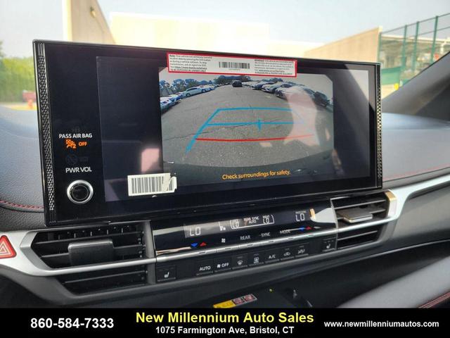 Photo of 2025 Midnight Black Metallic Toyota Sienna