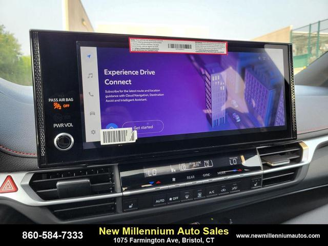 Photo of 2025 Midnight Black Metallic Toyota Sienna